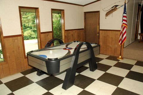 Carolina Landing Camping Resort Two-Bedroom Cabin 1 - LBG 7
