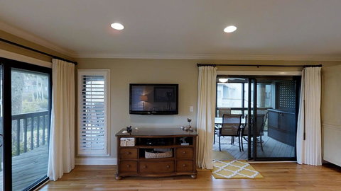 4581 Parkside Villa - LBG 4