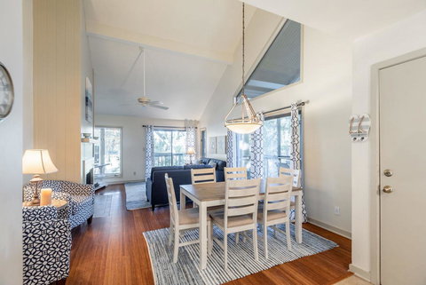 4550 Parkside Villa - LBG 24