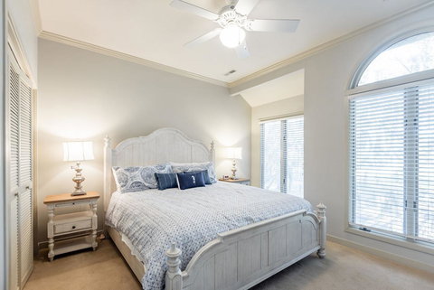 4550 Parkside Villa - LBG 22