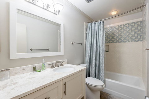 4550 Parkside Villa - LBG 18