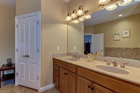 Four Birds Cove - LBG 27