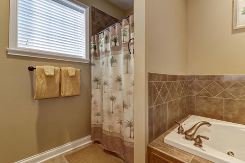 Four Birds Cove - LBG 26