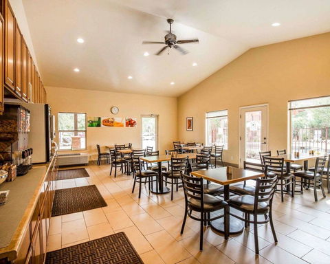 Quality Inn & Suites Montclair - LBG 17