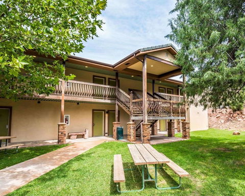 Quality Inn & Suites Montclair - LBG 14