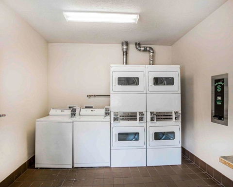 Quality Inn & Suites Montclair - LBG 7