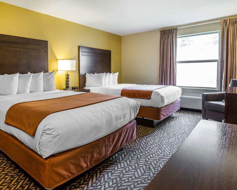 Quality Inn & Suites Montclair - LBG 4