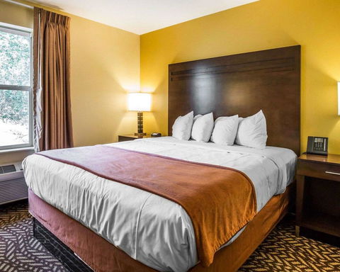 Quality Inn & Suites Montclair - LBG 21