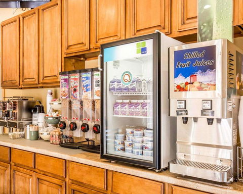 Quality Inn & Suites Montclair - LBG 8