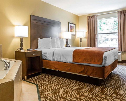 Quality Inn & Suites Montclair - LBG 13