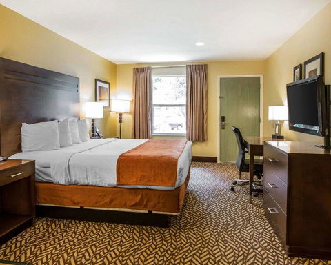 Quality Inn & Suites Montclair - LBG 5