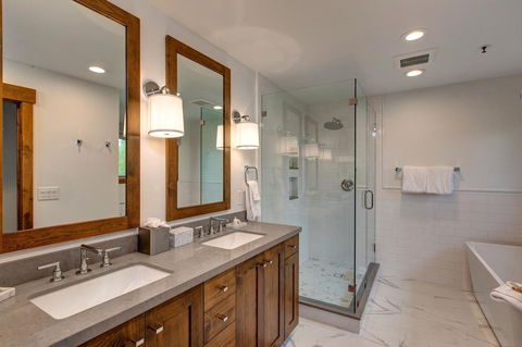 Deer Valley La Maconnerie Ski-In/Ski-Out Townhouse - LBG 11