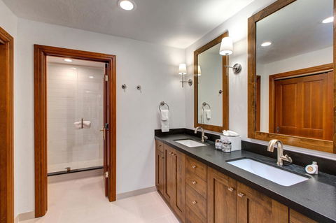 Deer Valley La Maconnerie Ski-In/Ski-Out Townhouse - LBG 6