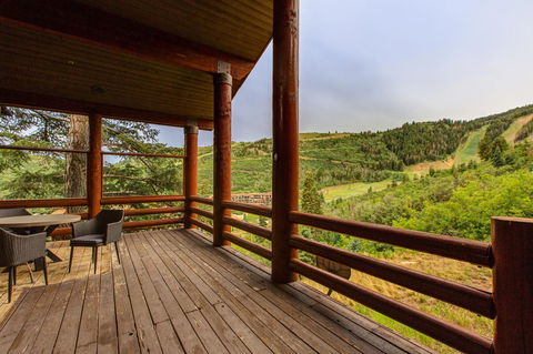 Deer Valley La Maconnerie Ski-In/Ski-Out Townhouse - LBG 14