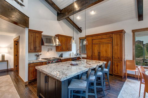 Deer Valley La Maconnerie Ski-In/Ski-Out Townhouse - LBG 17