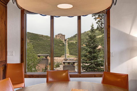 Deer Valley La Maconnerie Ski-In/Ski-Out Townhouse - LBG 16