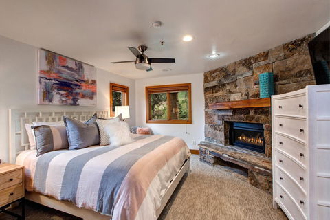 Deer Valley La Maconnerie Ski-In/Ski-Out Townhouse - LBG 12