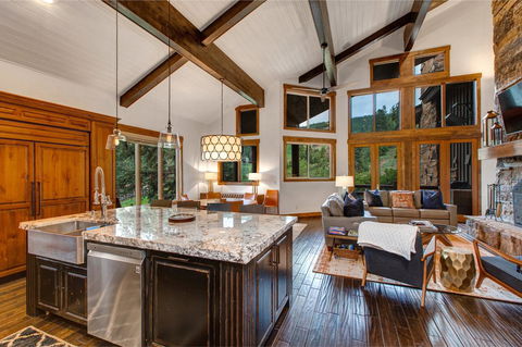 Deer Valley La Maconnerie Ski-In/Ski-Out Townhouse - LBG 18