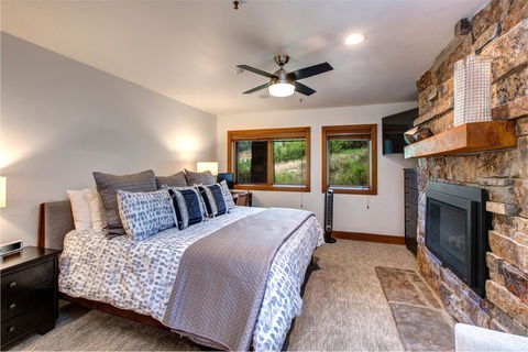 Deer Valley La Maconnerie Ski-In/Ski-Out Townhouse - LBG 22