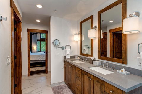 Deer Valley La Maconnerie Ski-In/Ski-Out Townhouse - LBG 8