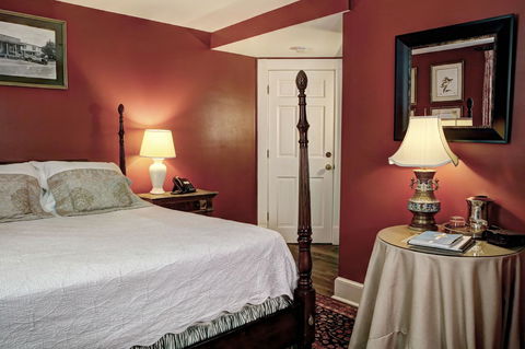 200 South Street Inn - LBG 25