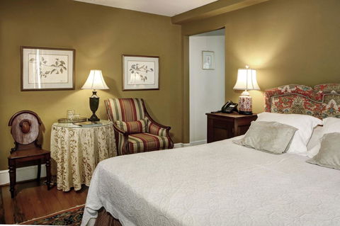 200 South Street Inn - LBG 33