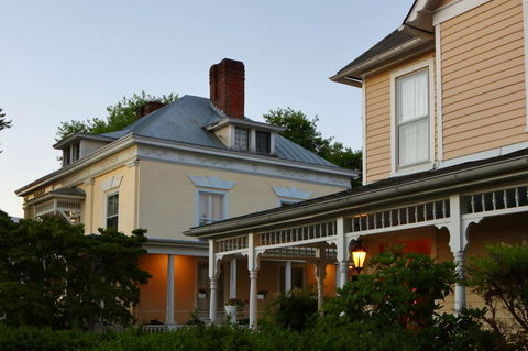 200 South Street Inn - LBG 14