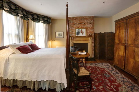 200 South Street Inn - LBG 21