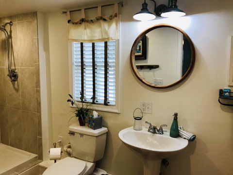 Peabody's 'Hip Little Stay' B&B - LBG 5