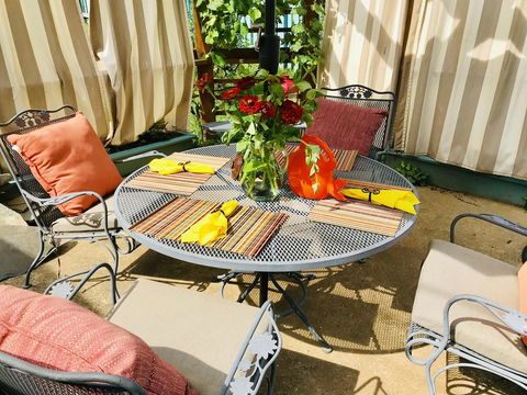 Peabody's 'Hip Little Stay' B&B - LBG 20