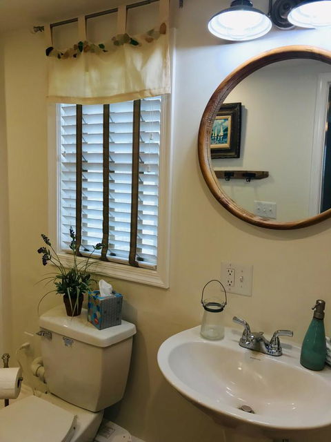 Peabody's 'Hip Little Stay' B&B - LBG 11