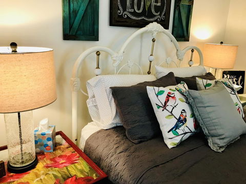 Peabody's 'Hip Little Stay' B&B - LBG 12
