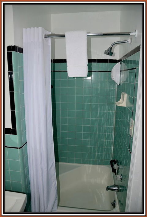 The Cardinal Inn - LBG 7