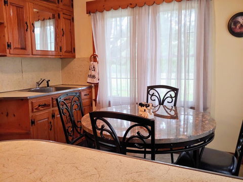 B & A_Lake_Cottage - LBG 4
