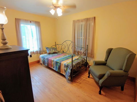 B & A_Lake_Cottage - LBG 9
