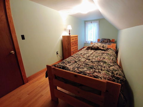B & A_Lake_Cottage - LBG 27