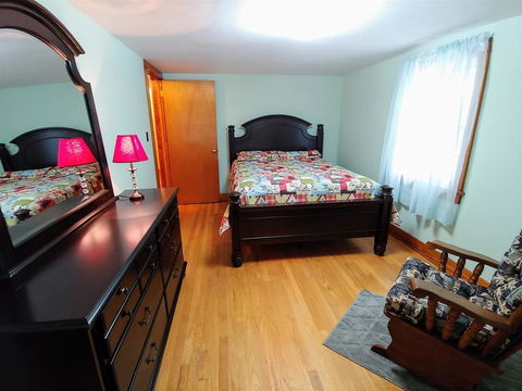 B & A_Lake_Cottage - LBG 21