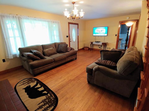 B & A_Lake_Cottage - LBG 17