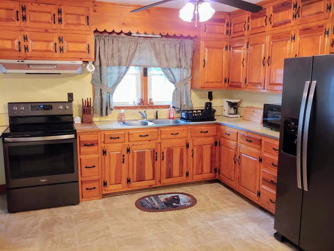 B & A_Lake_Cottage - LBG 6