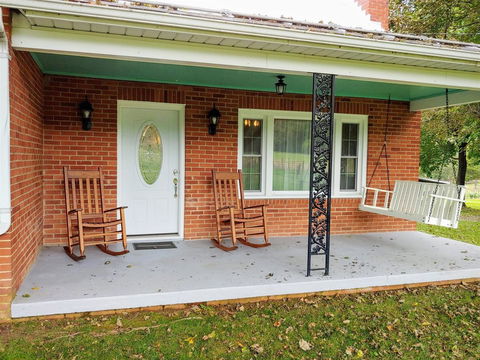 B & A_Lake_Cottage - LBG 36