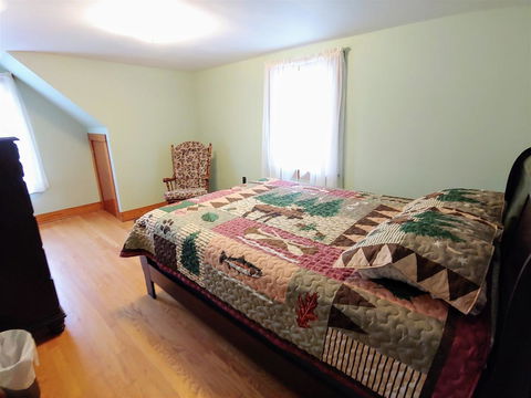 B & A_Lake_Cottage - LBG 23