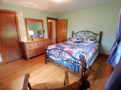 B & A_Lake_Cottage - LBG 13