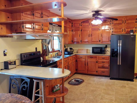 B & A_Lake_Cottage - LBG 5