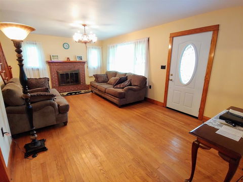 B & A_Lake_Cottage - LBG 16