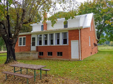 B & A_Lake_Cottage - LBG 43