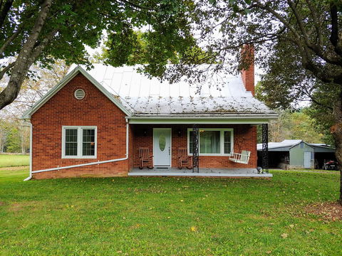 B & A_Lake_Cottage - LBG 42