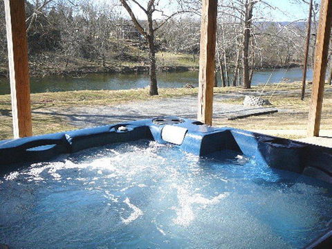 A Papa Bears River Cabin - LBG 16