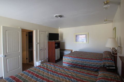 Trails End Motel Sheridan - LBG 15