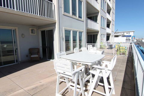 203 Belmont Towers - LBG 1