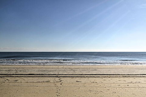 4-Story Family Townhome - Walk To Beach! - LBG 3
